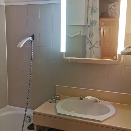 Studio Enchastrayes, 1 Piece, 4 Personnes - Fr-1-691-18 Apartment *